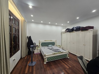 Hai mặt ô tô tránh trần quốc hoàn 120m 5t thang máy, nội thất vip, 46 tỷ 3