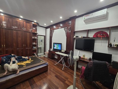 Hai mặt ô tô tránh trần quốc hoàn 120m 5t thang máy, nội thất vip, 46 tỷ 2