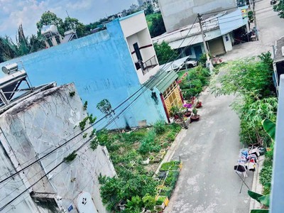 Gấp, nhà bán ngay chợ long trường, ndtrinh, tp. tđ chỉ cần 2ty5 mua ngay, nhà 3 lầu,4pn mới tinh. 3