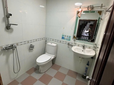 Cho thuê nhà ngõ 16 phố Phan Văn Trường, Dt 60m2 x 4 tầng, mặt tiền 6m ,ô tô đi lại tránh  nhau 0