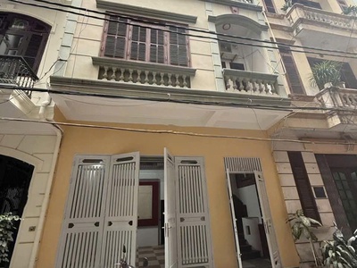 Cho thuê nhà ngõ 16 phố Phan Văn Trường, Dt 60m2 x 4 tầng, mặt tiền 6m ,ô tô đi lại tránh  nhau 3