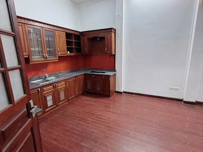Cho thuê nhà ngõ 16 phố Phan Văn Trường, Dt 60m2 x 4 tầng, mặt tiền 6m ,ô tô đi lại tránh  nhau 5
