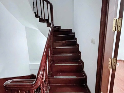 Cho thuê nhà ngõ 16 phố Phan Văn Trường, Dt 60m2 x 4 tầng, mặt tiền 6m ,ô tô đi lại tránh  nhau 7
