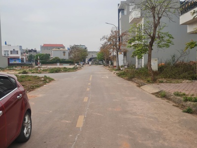 Bán đất trung tâm thị trấn đồi ngô, lục nam. 80m2- mt 5m. đường 15m. giá 3,4 tỷ 2