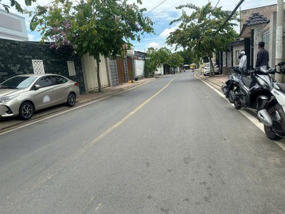 Mặt tiền nguyễn thị sáu- thới tam thôn- hóc môn- nở hậu- gần tô ký- đường có lề - 449m2 - tiện xây 1