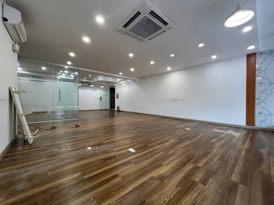 Cho thuê văn phòng quận 4 75m2 1