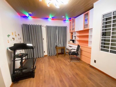 Oto ngủ trong nhà, dt sàn 255m2, sổ riêng, nhà đẹp, view thoáng. gần vòng xoay phú hữu, tp. tđ. lh 3