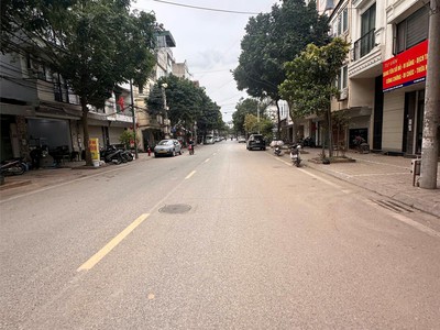 Chủ cần tiền bán gấp mảnh đất tứ liên tây hồ 90m2 mt5,3m giá 13,5 tỷ ngõ thông 10m ra 1