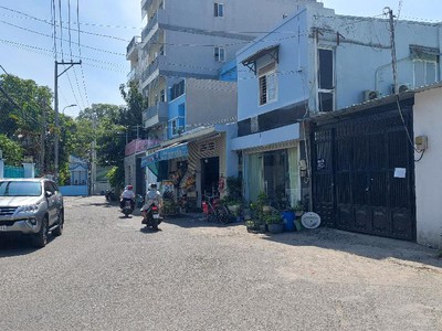 Bán gấp dãy trọ 2 tầng,120m2 , hẻm xe tải gần ngay ngã tư thủ đức,9.x tỷ 0