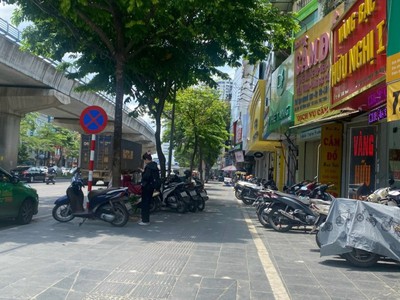 Bán nhà đẹphồ tùng mậu, nam từ liêm 80m, 3t, mt 7m, lô góc, 3 mặt ngõ, gần phố, 13 tỷ. 0