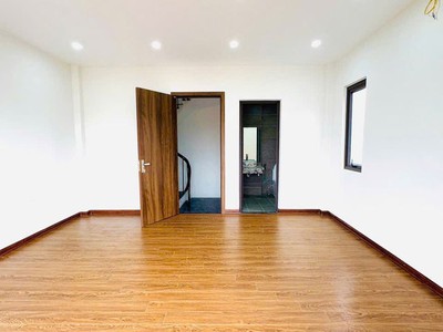 Nhà mới- ô tô vào nhà  bát khối 36m2 x 6 tầng mặt tiền  5m, 6.45 tỷ long biên. 3