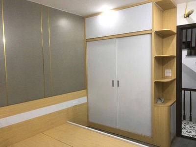 Nhà mới -lô góc phố nguyễn văn linh 45m2 x 5 tầng,mặt tiền 4m,6.5 tỷ.long biên. 2