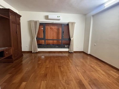 Mặt ngõ thông giáp nhất, dân xây, gần ô tô. dt 35m2, 4 tầng, mt 4,8m giá : 7,8 tỷ 2