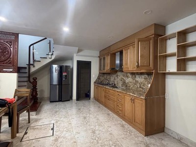 Mặt ngõ thông giáp nhất, dân xây, gần ô tô. dt 35m2, 4 tầng, mt 4,8m giá : 7,8 tỷ 0