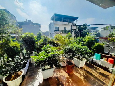 Bán nhà hoàng quốc việt  phân lô- otô tránh 2thoáng 68m 5tầng 17.5tỷ 4