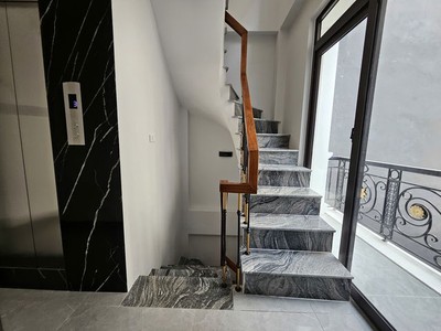Nhà đẹp mới  - mặt tiền lớn - ô tô đỗ cổng -6  tầng thang máy ngọc lâm 47m2, mặt tiền 6.2m, 8.3 tỷ 2