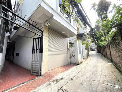 Nhà mới ngọc thụy-long biên 61m2 x 4 tầng mặt tiền 10m,8.8 tỷ . 4