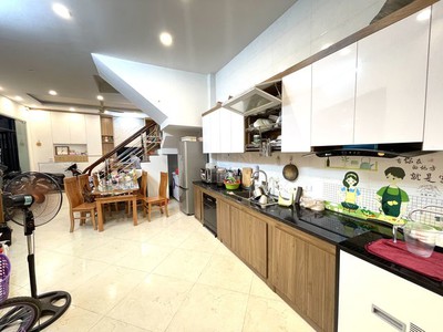 Nhà mới ngọc thụy-long biên 61m2 x 4 tầng mặt tiền 10m,8.8 tỷ . 2