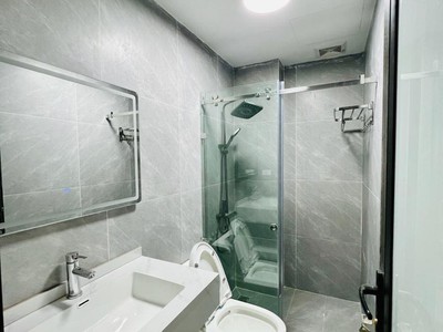 Nhà mới 35m2.5t thang máy- nội thất đẹp -ở ngay khu trần khát chân-hai bà trưng 2