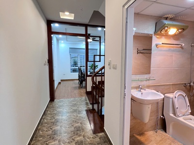 Bán nhà mặt phố cự lộc thanh xuân 40 m 6 tầng thang máy nhà đẹp ở ngay roayal city - hơn 12 tỷ lh 3