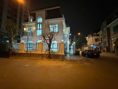 Gia đình bán căn biệt thự đơn lập 3 mặt đường, kinh doanh tốt gần aeon malls hà đông 1