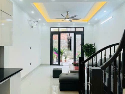 Bán nhà phố tôn đức thắng, dt 58m2, mt 4,63m, ngõ thông, oto đỗ cửa, kinh doanh tốt 0