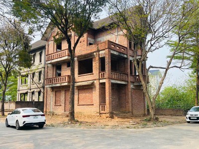 15 tỷ thp chính chủ gửi bán căn biệt thự góc 254 m2 vị trí đắc địa  tại kđt hà phong 2