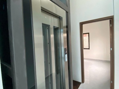 Nhà phân lô trần quốc hoàn 45m , 5 tầng, mt 4m thang máy, ô tô tránh kinh doanh đỉnh 17 tỷ 4