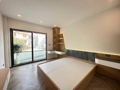 Nhà mới đẹp cự khối 35 m2 x 5 tầng mặt tiền 3.5m, 6.5 tỷ long biên. 3