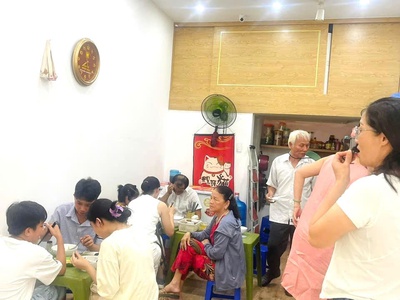 Giá tốt - mình cho thuê mặt bằng kinh doanh buổi sáng từ 5h-15h chiều tại phố cửa nam, phường cửa 2
