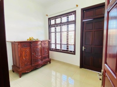 Bán nhà 3 tầng mặt phố Đoàn Thị Điểm, ph Quang Trung, TP HD, 39m2, mt 3.7m, 3 ngủ, 2 vs 10