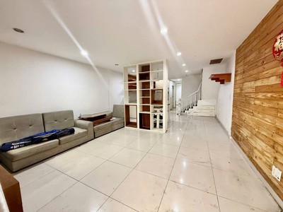 Bán nhà HXH gần Chợ Bà Chiểu 2 tầng BTCT 68m2 chỉ hơn 6 tỷ 2