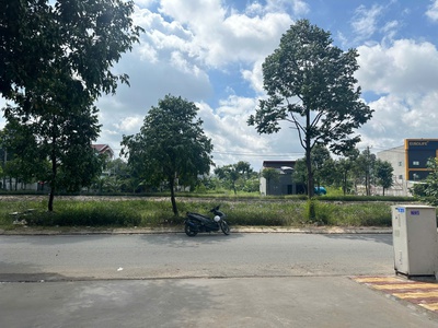 Bán nhanh lô 129m ngay chợ đầu mối Thủ Đức giá 4,750 tỷ sổ riêng kinh doanh tốt 1