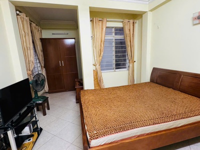 Cho thuê : Ngõ 18 Võng Thị , 30 m2 , 5 tầng , Giá 10,5 triệu , sát Hồ Tây HN 0