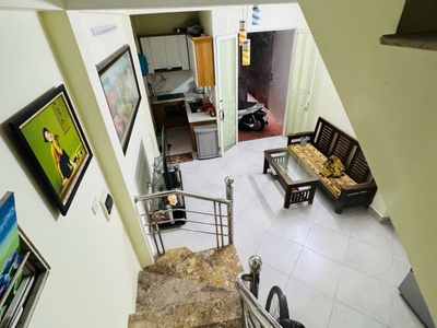 Cho thuê : Ngõ 18 Võng Thị , 30 m2 , 5 tầng , Giá 10,5 triệu , sát Hồ Tây HN 1