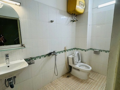 Cho thuê : Ngõ 18 Võng Thị , 30 m2 , 5 tầng , Giá 10,5 triệu , sát Hồ Tây HN 3