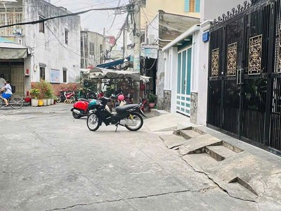 Giáp q10 -tt q11-ngay lê đại hành-30m ra mt-60m-5tầng ngang 4.8m-hđt 50tr- 9.8 tỷ tl 0