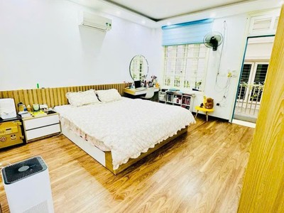 Chính chủ cần tiền bán gấp nhà phố hồ tùng mậu cầu giấy 40m2 x 5 tầng nhỉnh 8 tỷ ô tô kd 4