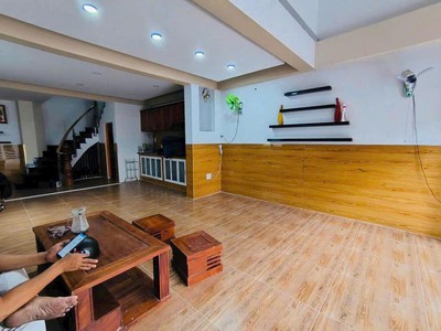 Giáp q10 -tt q11-ngay lê đại hành-30m ra mt-60m-5tầng ngang 4.8m-hđt 50tr- 9.8 tỷ tl 1