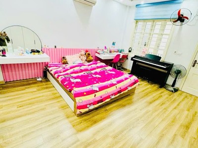 Chính chủ cần tiền bán gấp nhà phố hồ tùng mậu cầu giấy 40m2 x 5 tầng nhỉnh 8 tỷ ô tô kd 3