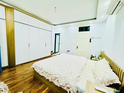 Chính chủ cần tiền bán gấp nhà phố hồ tùng mậu cầu giấy 40m2 x 5 tầng nhỉnh 8 tỷ ô tô kd 2