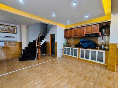 Giáp q10 -tt q11-ngay lê đại hành-30m ra mt-60m-5tầng ngang 4.8m-hđt 50tr- 9.8 tỷ tl 3