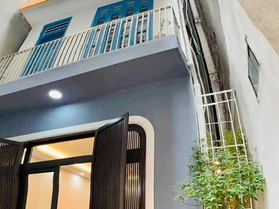 Chính chủ cần tiền bán gấp nhà phố hồ tùng mậu cầu giấy 40m2 x 5 tầng nhỉnh 8 tỷ ô tô kd 0