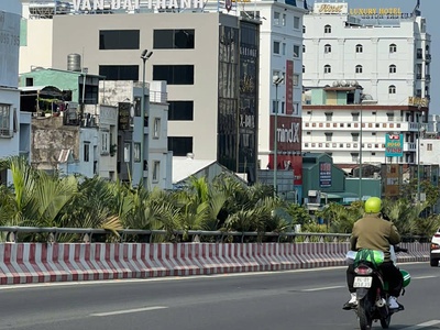 Villa thông sàn 5 tầng   đang cho thuê 50tr/th   vị trí độc tôn hiệp bình chánh 4