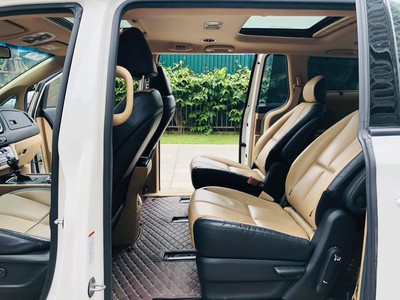 Bán xe Kia Sedona 2.2 DATH 2016, màu trắng. 6