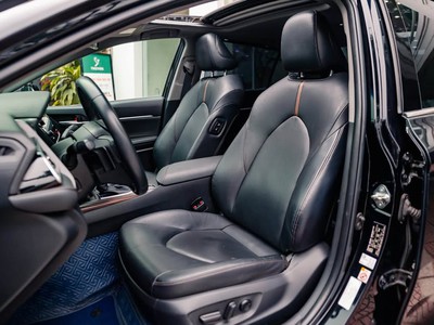 Bán xe Toyota Camry 2.5Q 2021, màu đen. 5