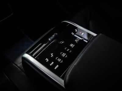 Bán xe Toyota Camry 2.5Q 2021, màu đen. 8
