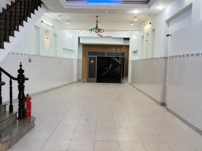 Bán nhà mặt tiền kinh doanh 4 tầng   đường kha vạn cân, phường linh đông, thủ đức   diện tích 1