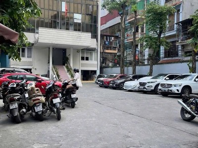 Tòa nhà 80m  x 9 tầng thang máy   kim mã, ba đình   ô tô tránh   view hồ triệu đô   32 tỷ 4