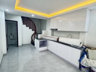 Bán nhà 5t phố gia quất, thượng thanh, 1 nhà ra mặt phố. chỉ 5t2 tl trực tiếp chính chủ. lh: 0